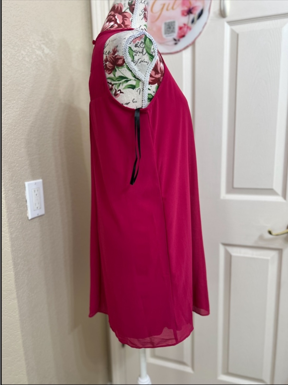 by & by Magenta Sleeveless Shift Top - Picture 2 of 7